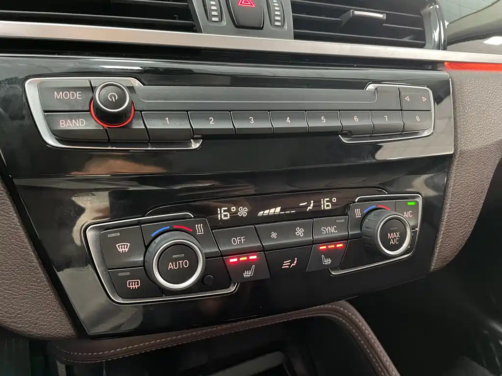 BMW X1 — фото 14