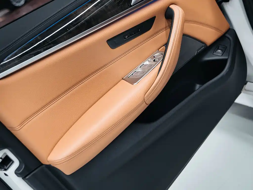 BMW 5 Series — фото 15
