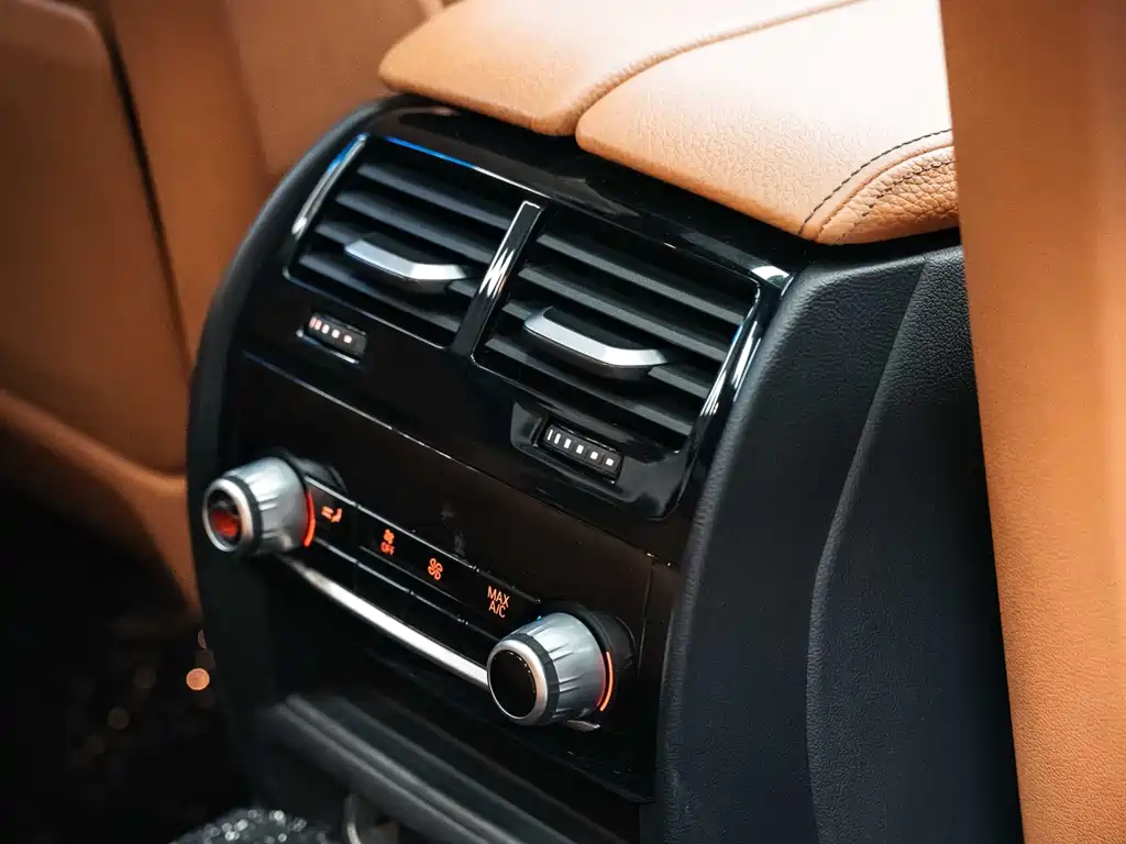 BMW 5 Series — фото 19
