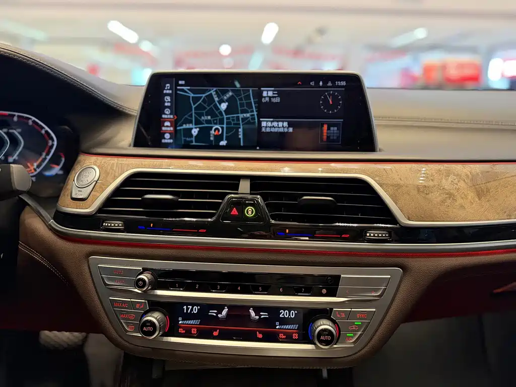 BMW 7 Series — фото 14