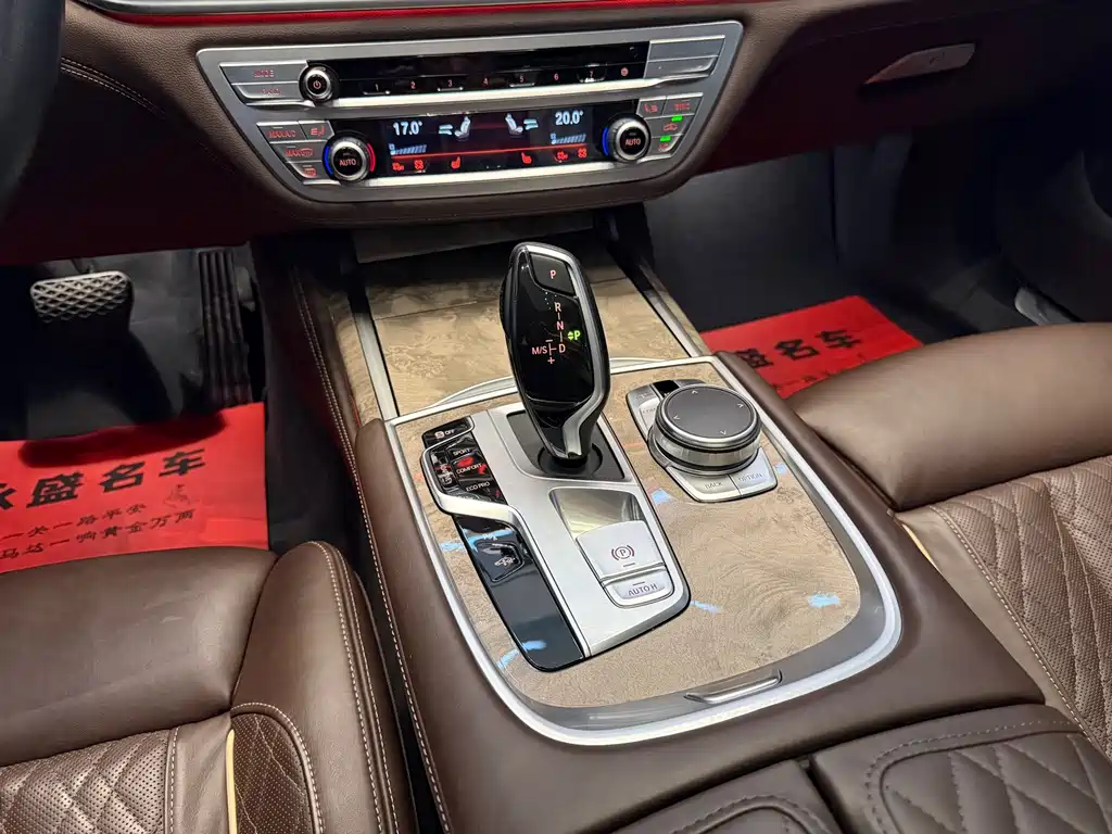 BMW 7 Series — фото 15