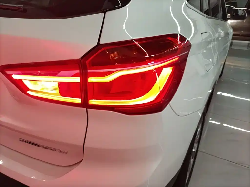 BMW X1 — фото 8
