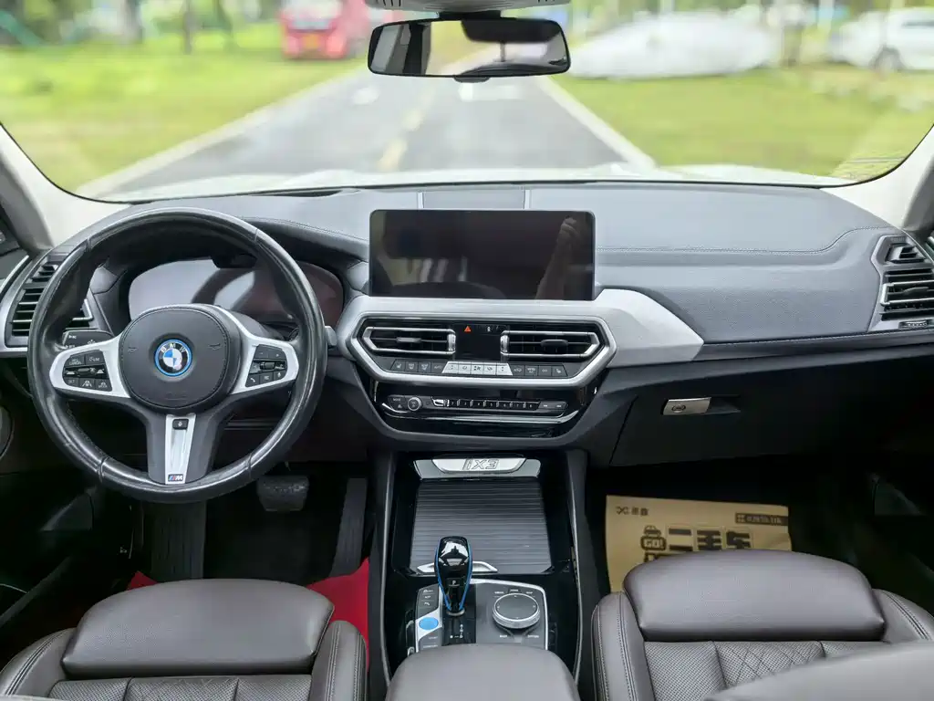 BMW iX3 — фото 12