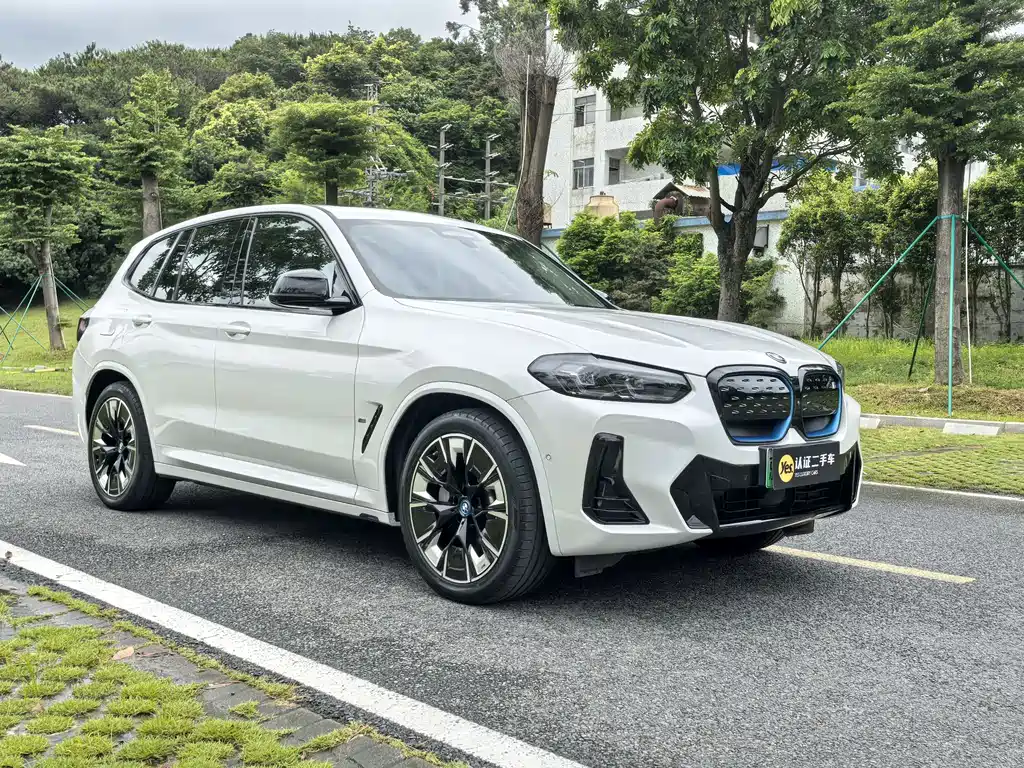 BMW iX3 — фото 4