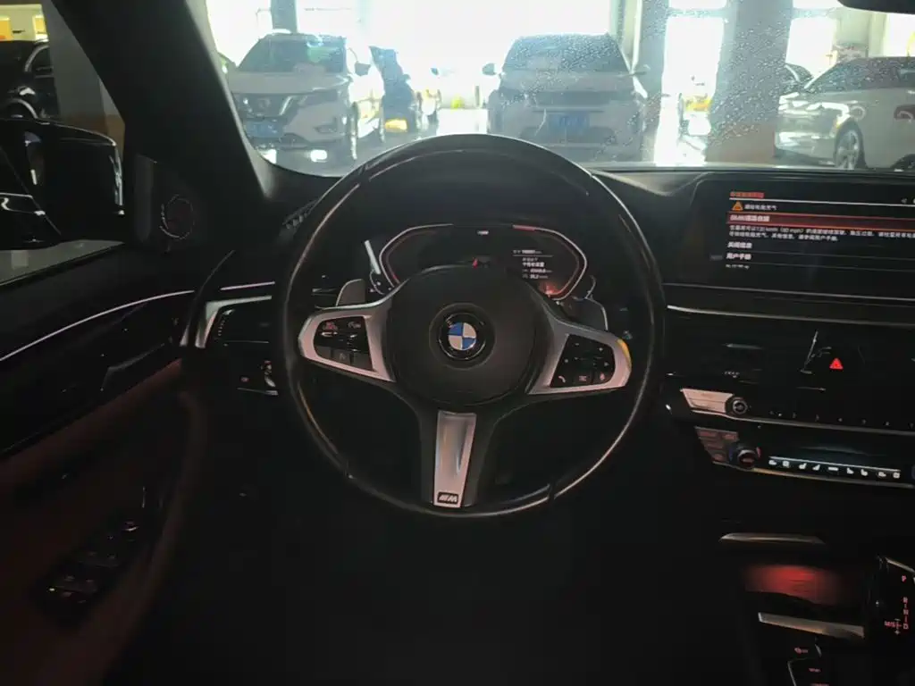 BMW 5 Series — фото 11