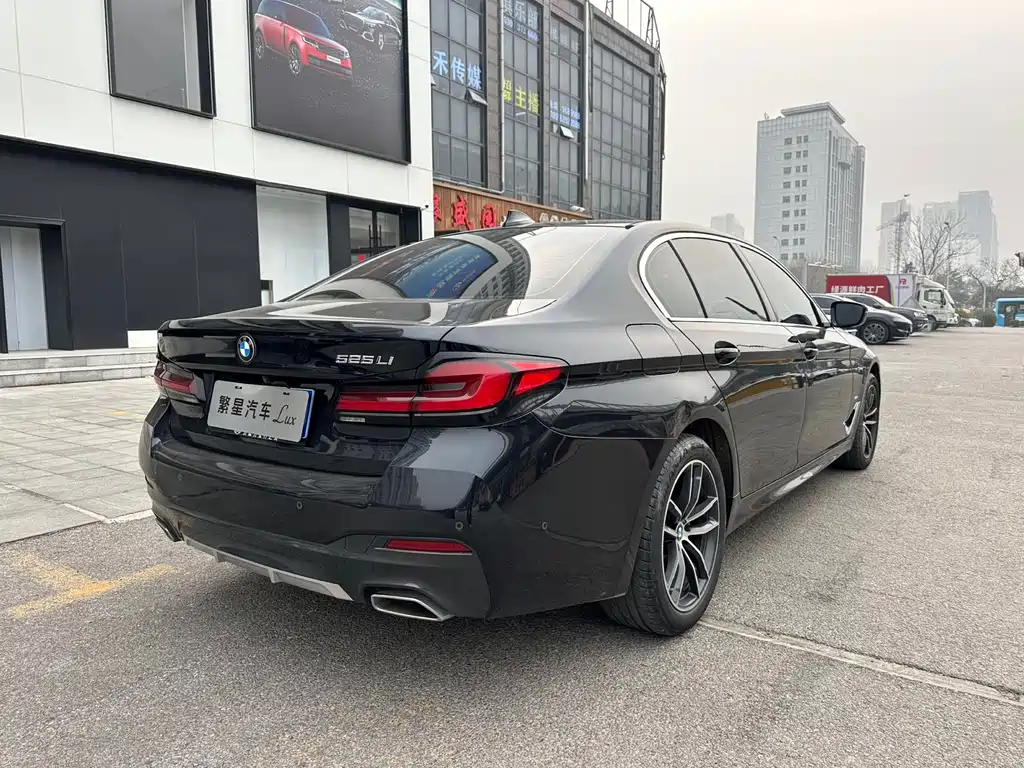 BMW 5 Series — фото 5
