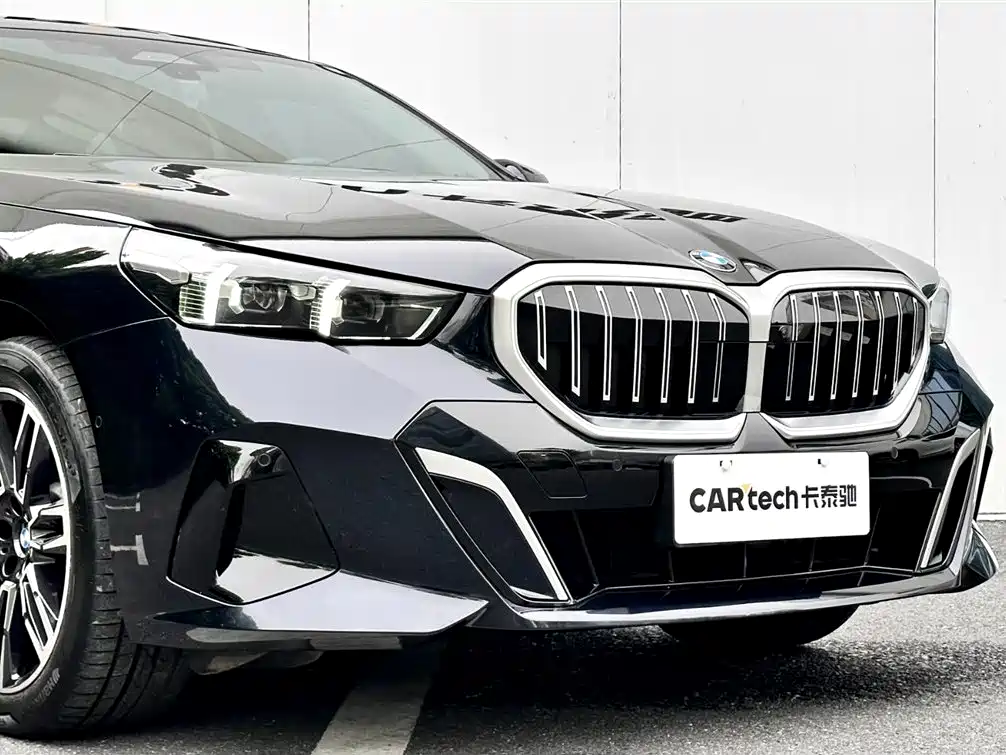BMW 5 Series — фото 8