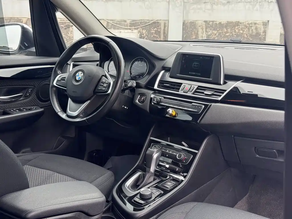 BMW 2 Series Active Tourer — фото 8