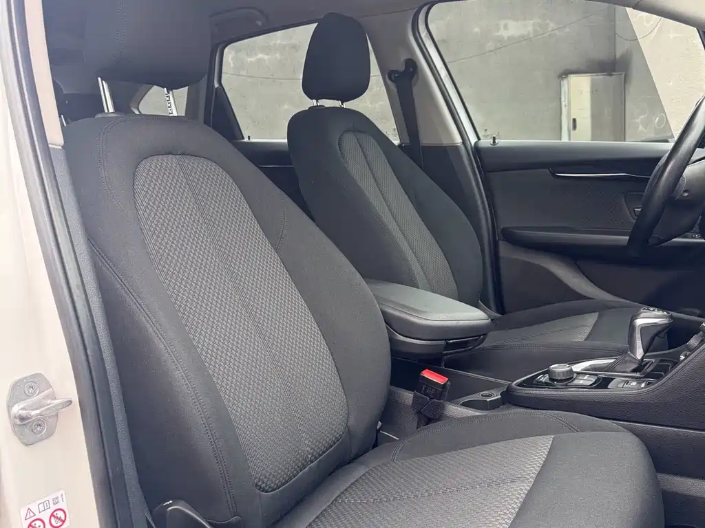 BMW 2 Series Active Tourer — фото 9
