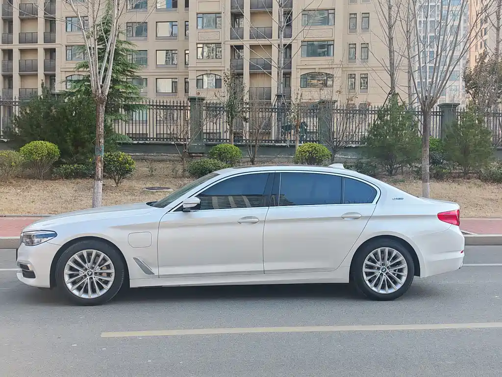 BMW 5 Series New Energy — фото 7