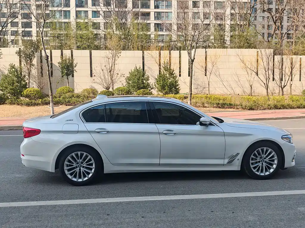 BMW 5 Series New Energy — фото 8