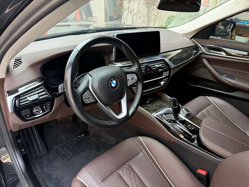 BMW 5 Series — фото 4