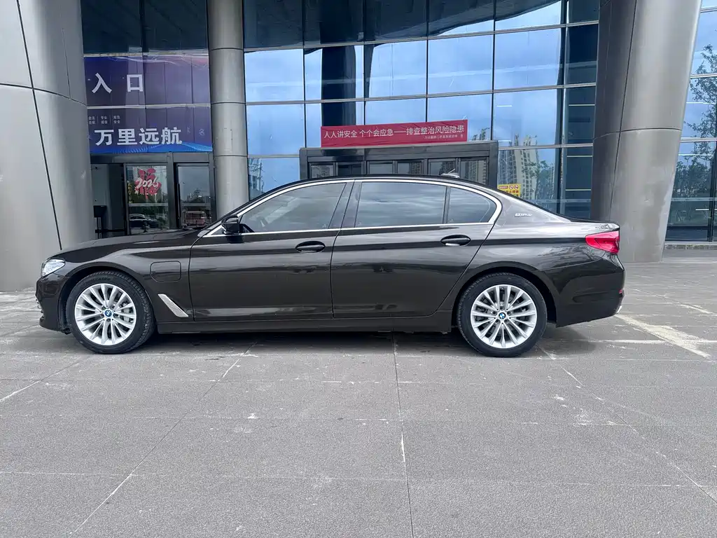BMW 5 Series New Energy — фото 2