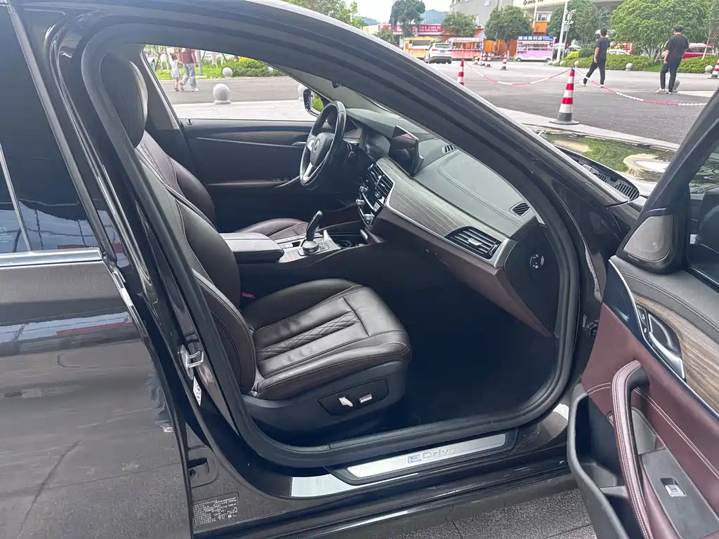 BMW 5 Series New Energy — фото 14