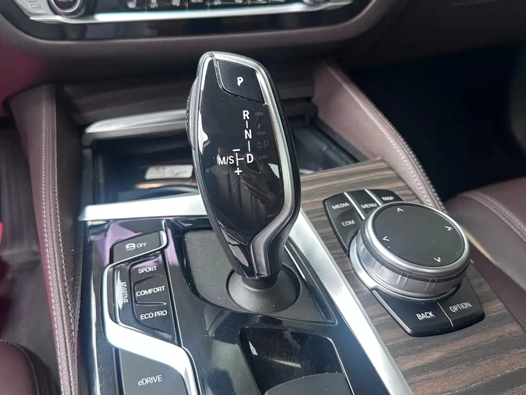 BMW 5 Series New Energy — фото 19