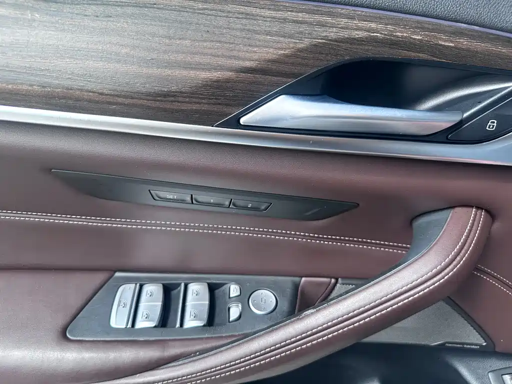 BMW 5 Series New Energy — фото 25