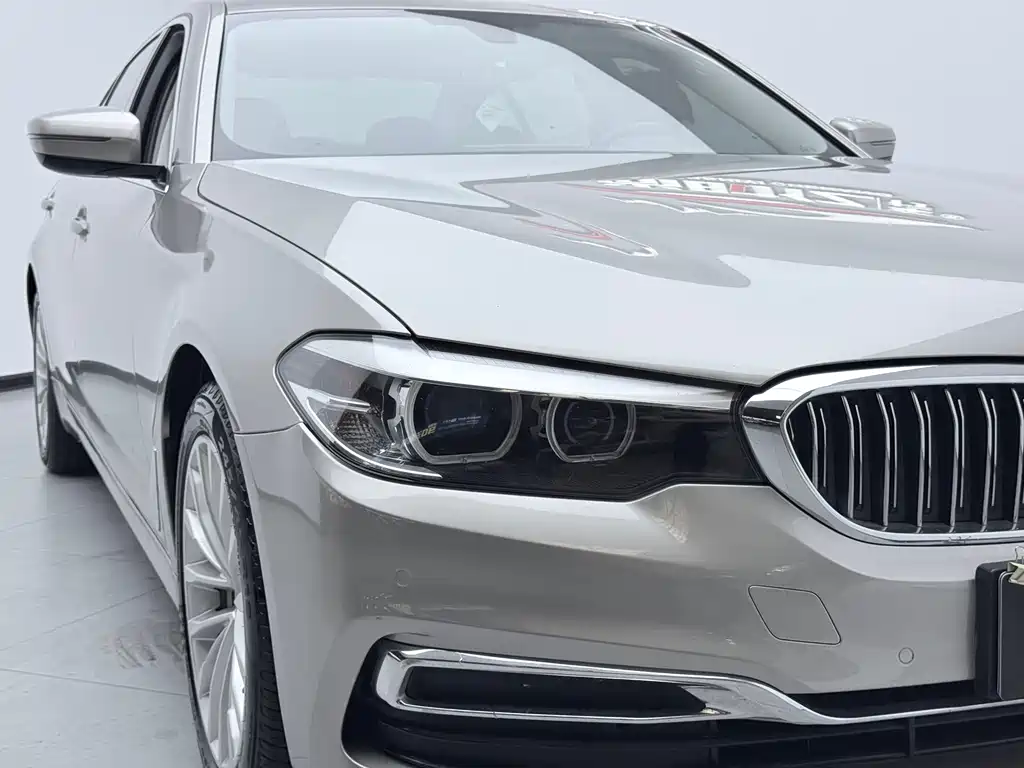 BMW 5 Series — фото 9