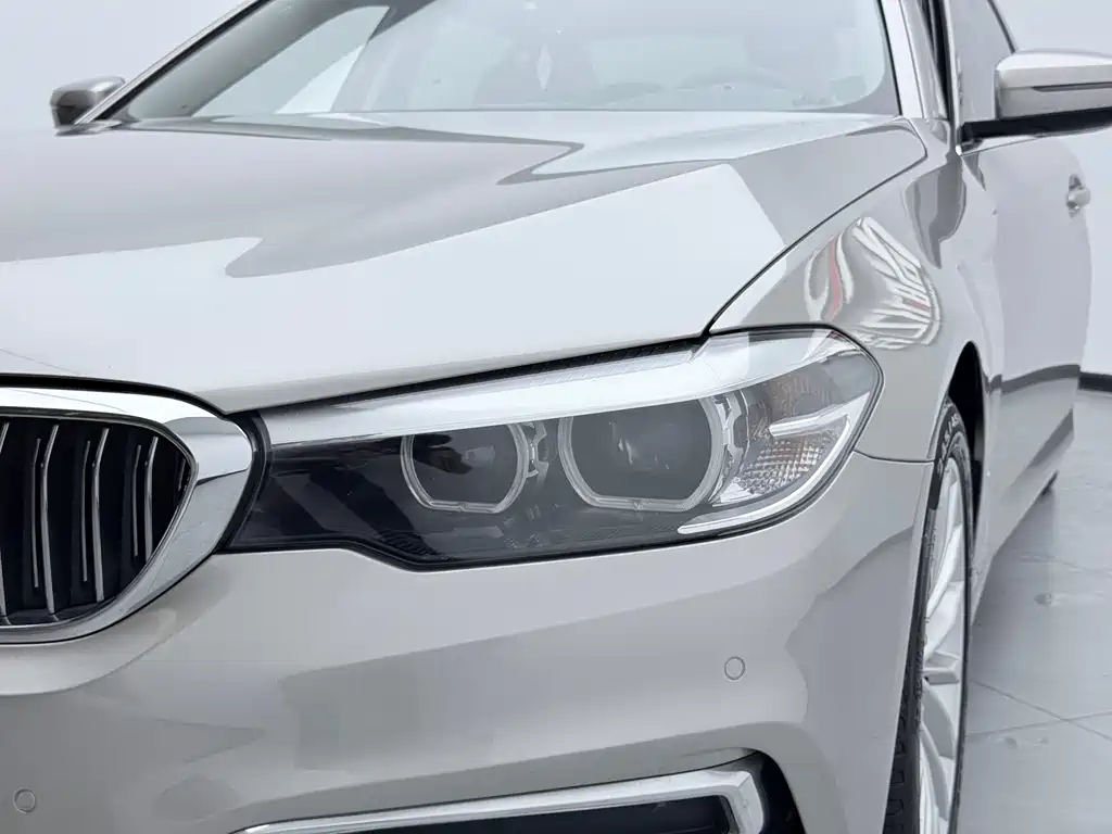 BMW 5 Series — фото 10