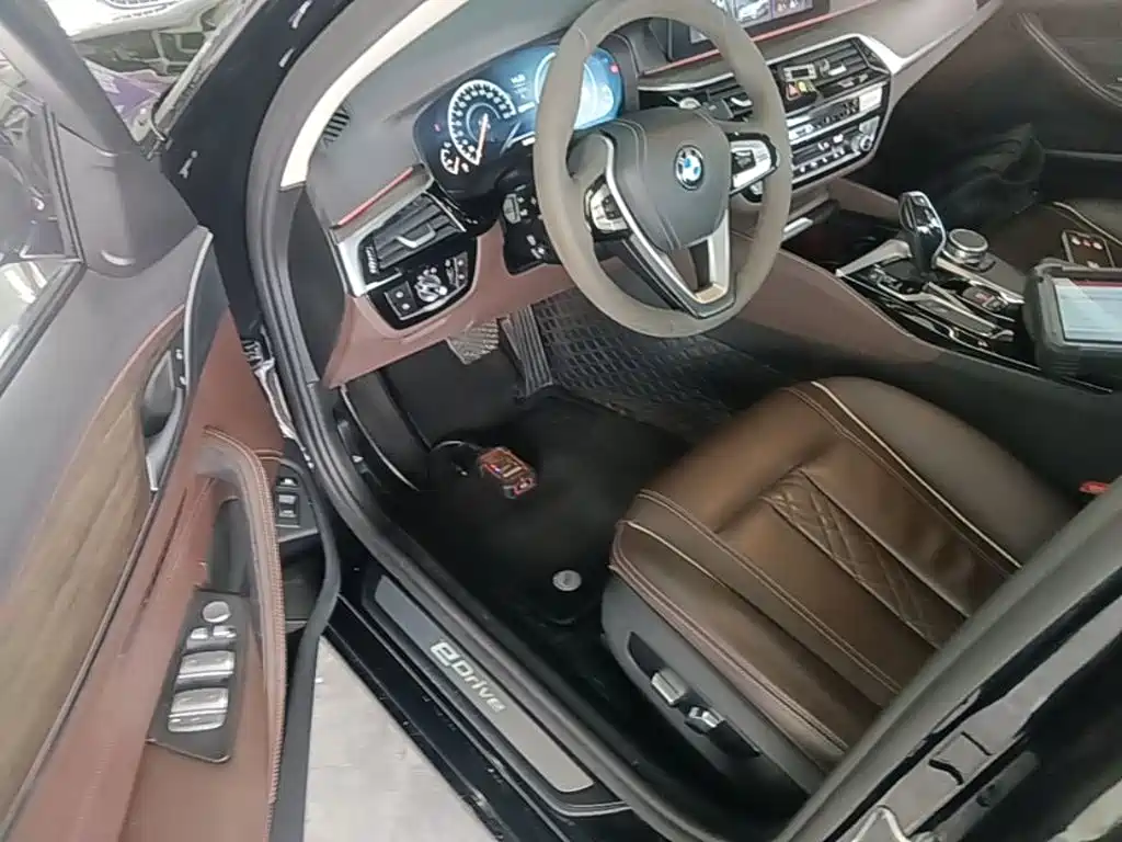 BMW 5 Series New Energy — фото 16