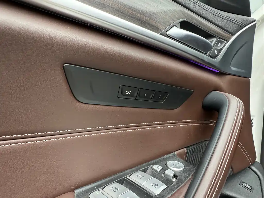 BMW 5 Series — фото 11
