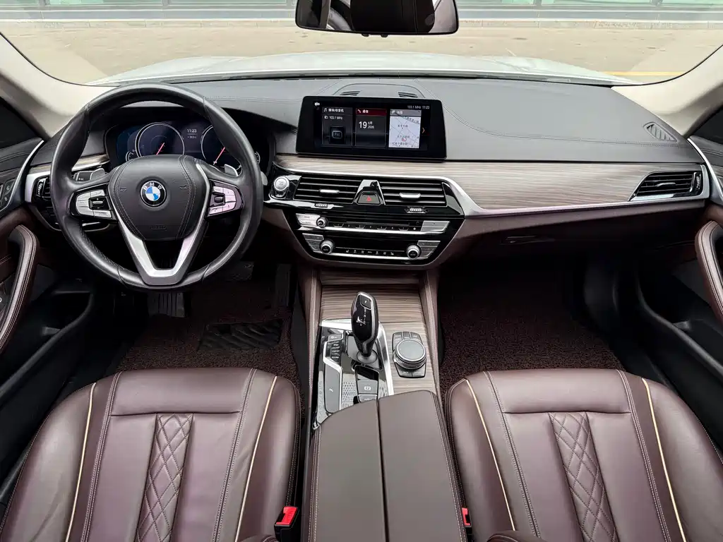 BMW 5 Series — фото 18