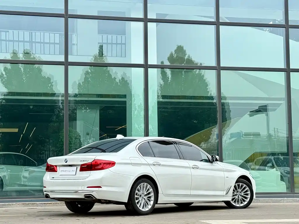 BMW 5 Series — фото 20