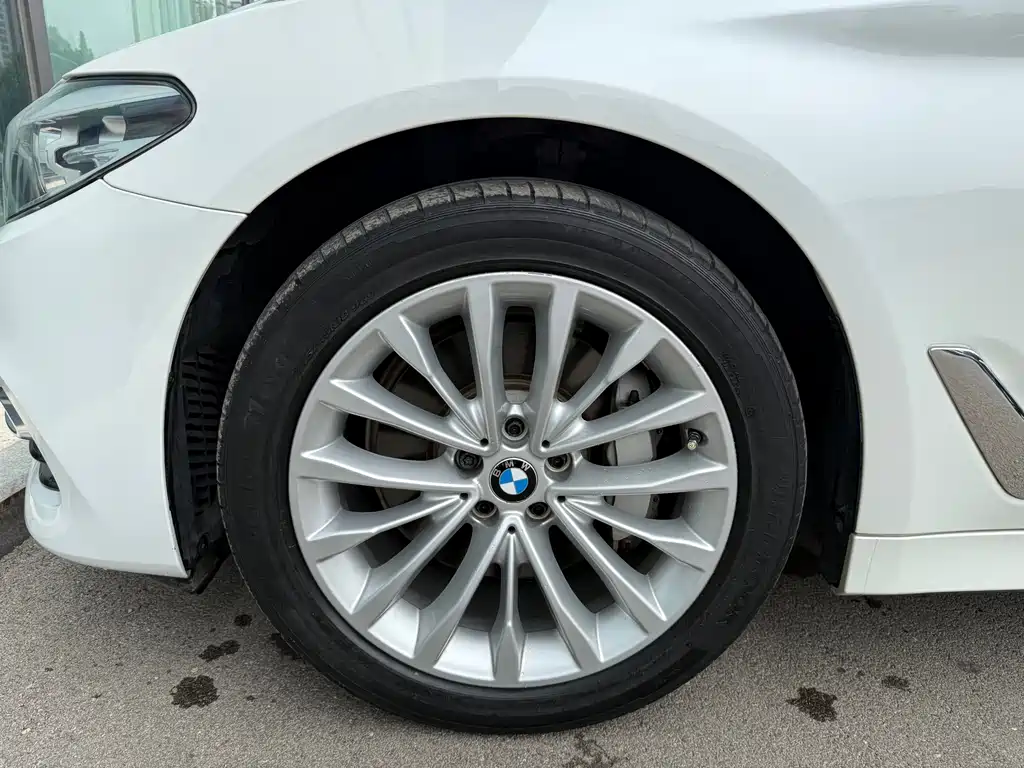 BMW 5 Series — фото 25