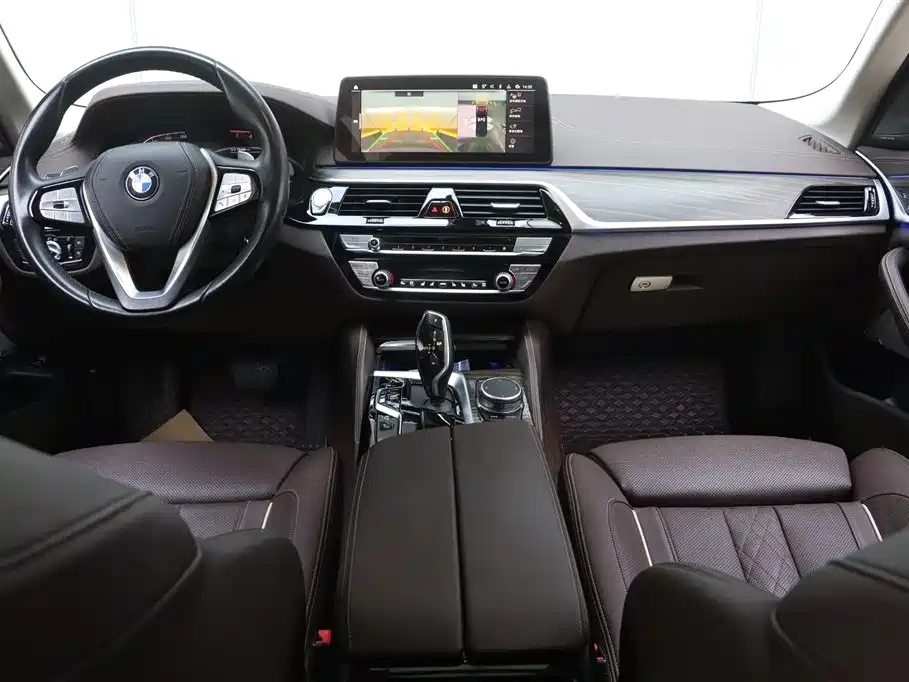 BMW 5 Series — фото 27
