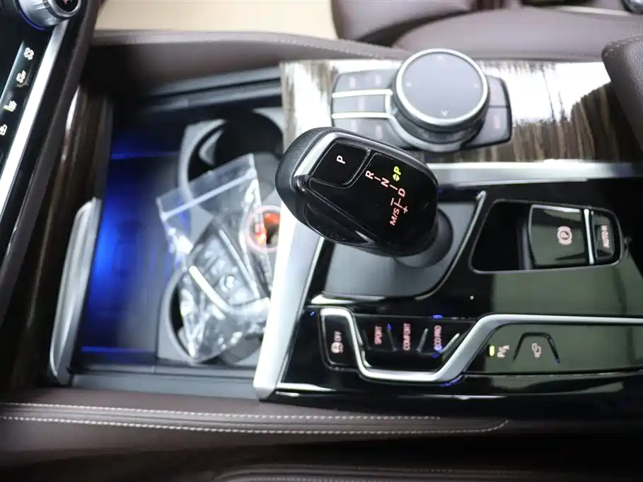 BMW 5 Series — фото 10