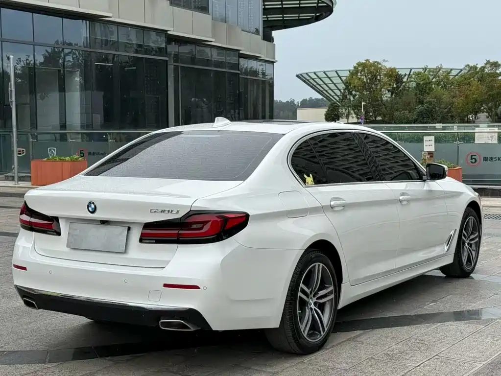 BMW 5 Series — фото 9