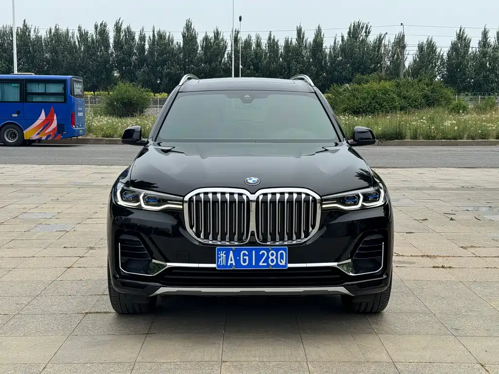 BMW X7 — фото 2