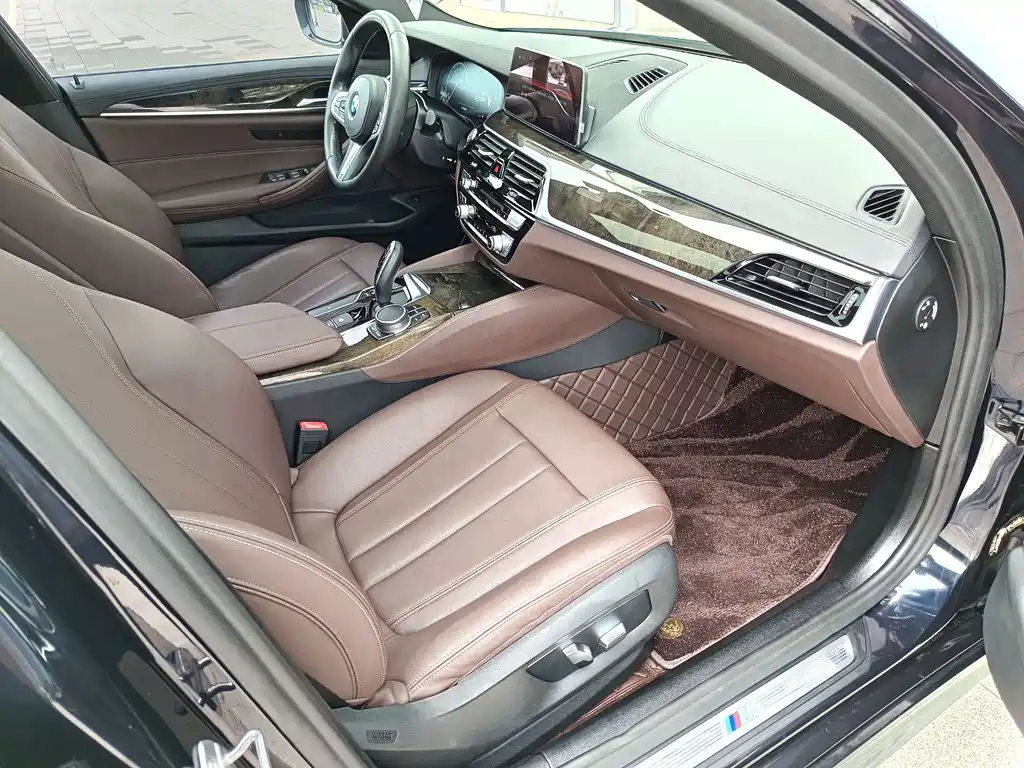 BMW 5 Series — фото 11