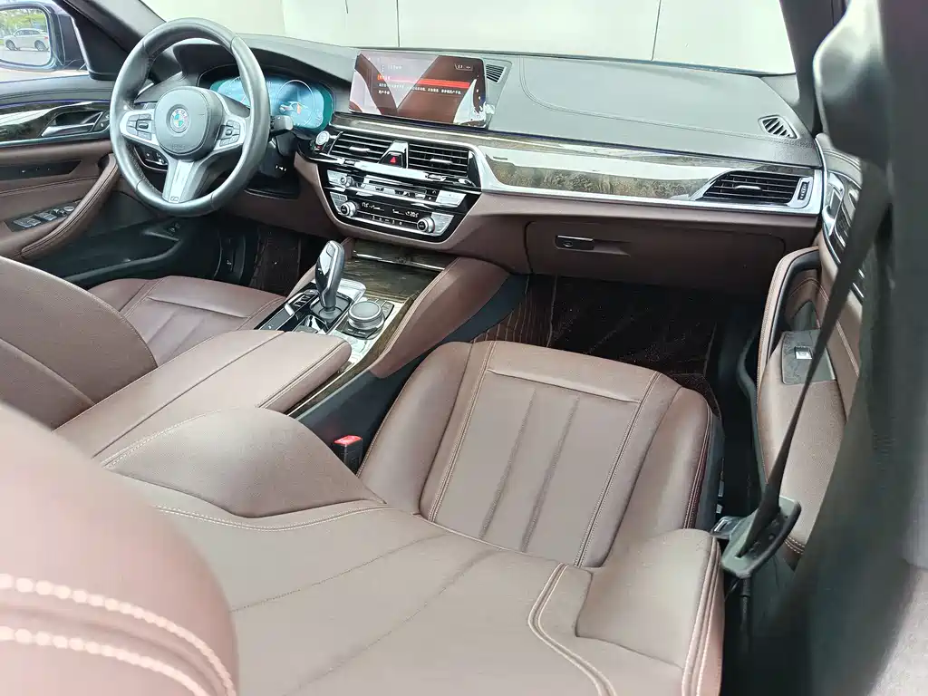 BMW 5 Series — фото 13