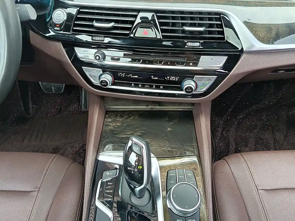 BMW 5 Series — фото 14