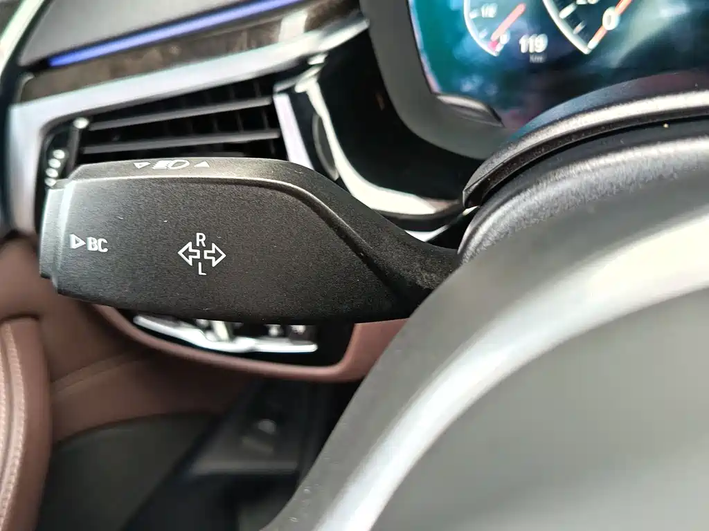 BMW 5 Series — фото 15
