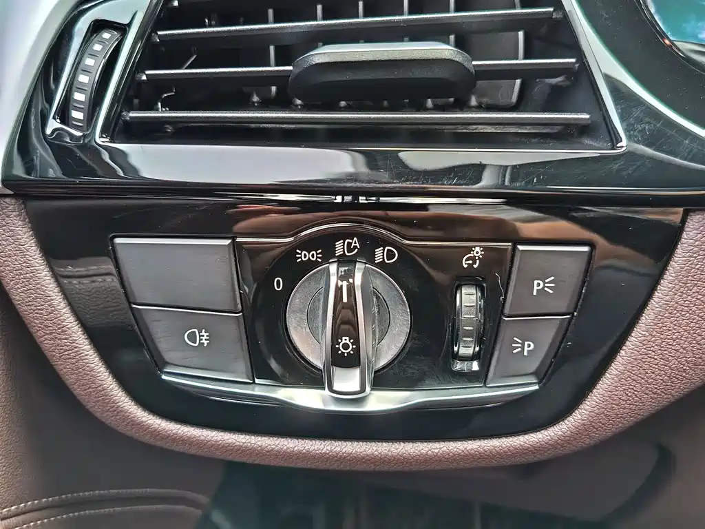 BMW 5 Series — фото 17