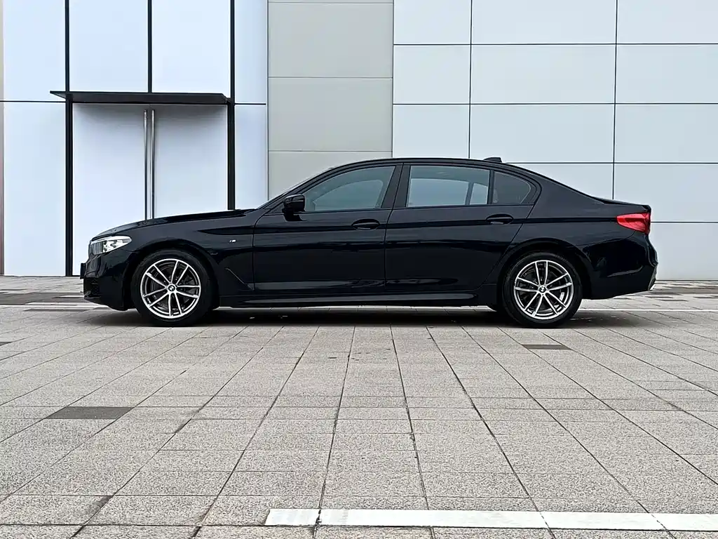 BMW 5 Series — фото 23