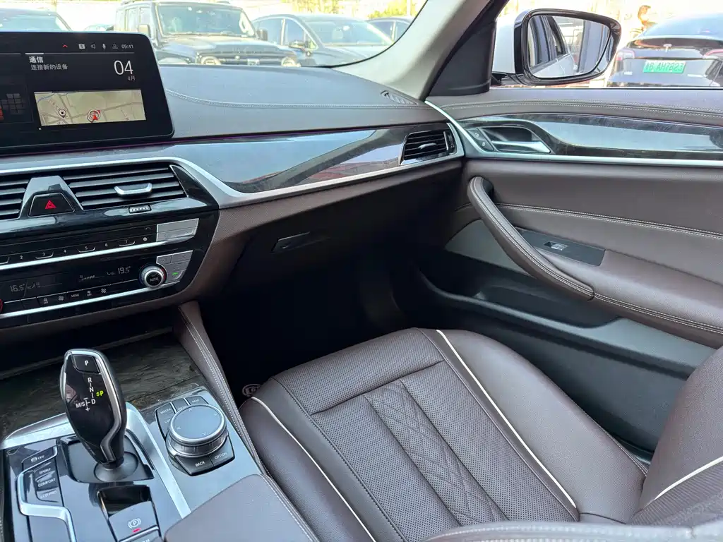 BMW 5 Series — фото 11
