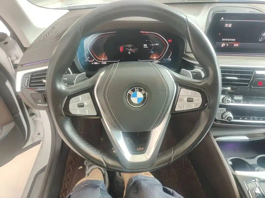BMW 5 Series — фото 11