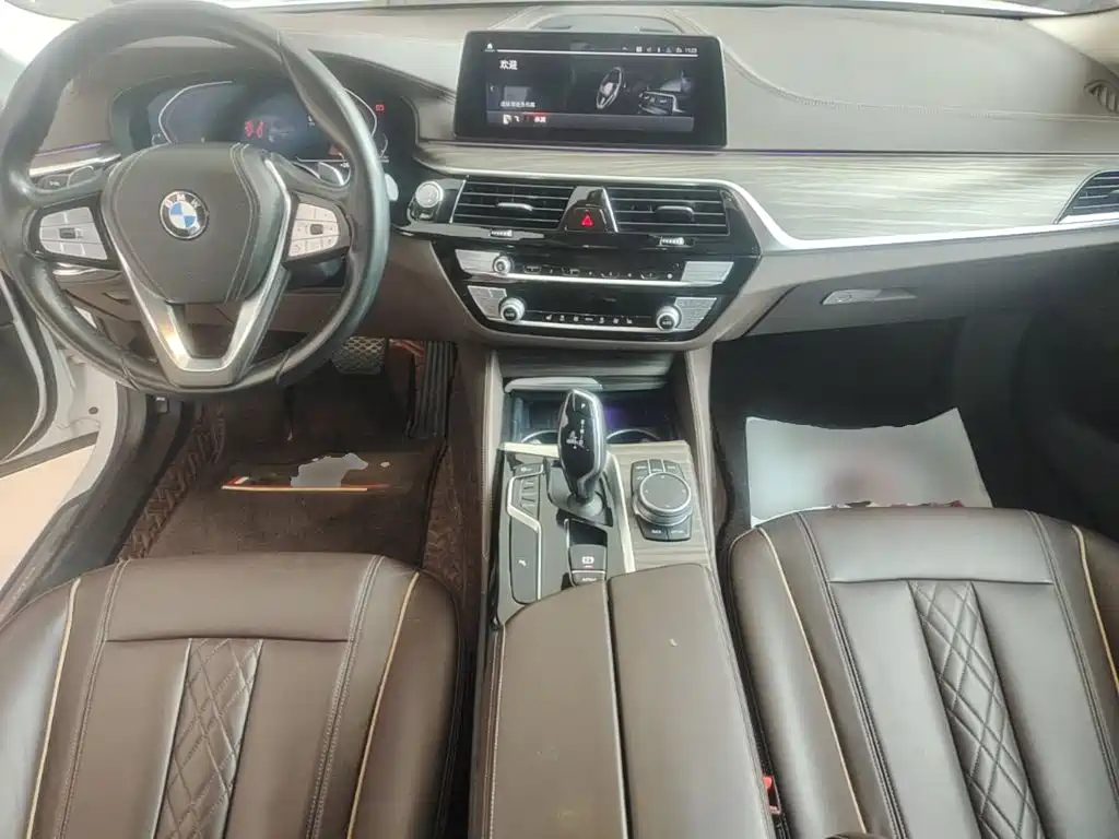 BMW 5 Series — фото 10
