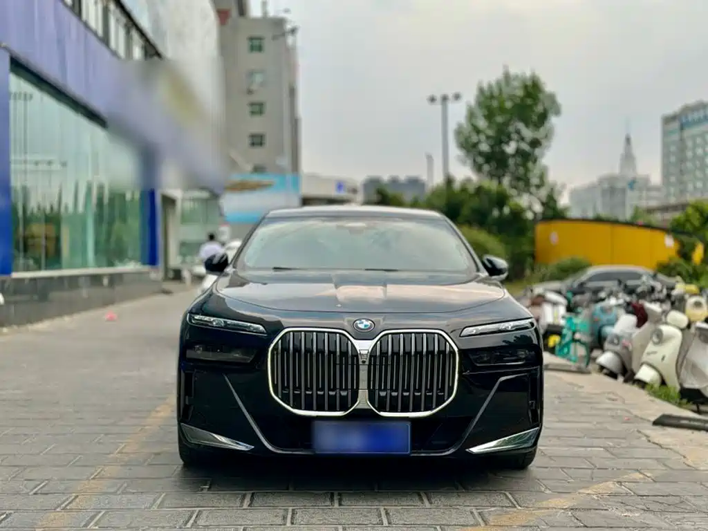 BMW 7 Series — фото 11