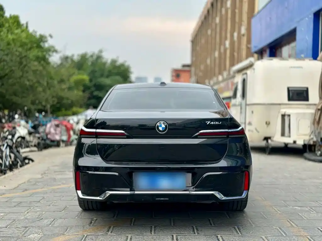 BMW 7 Series — фото 15