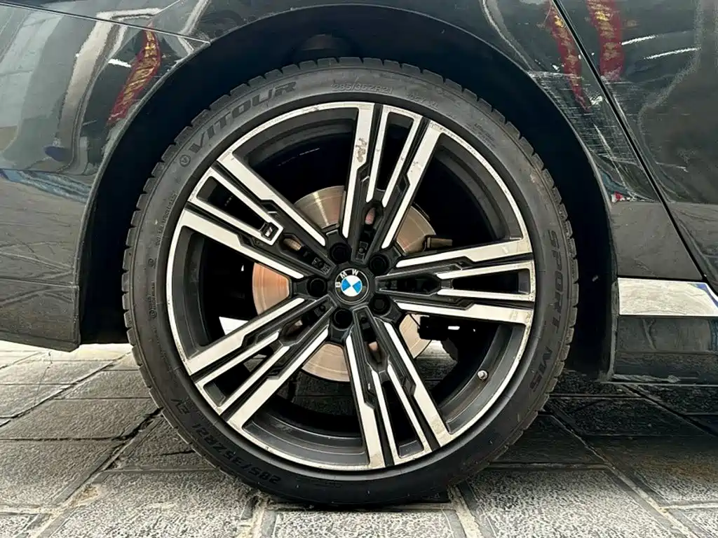 BMW 7 Series — фото 18