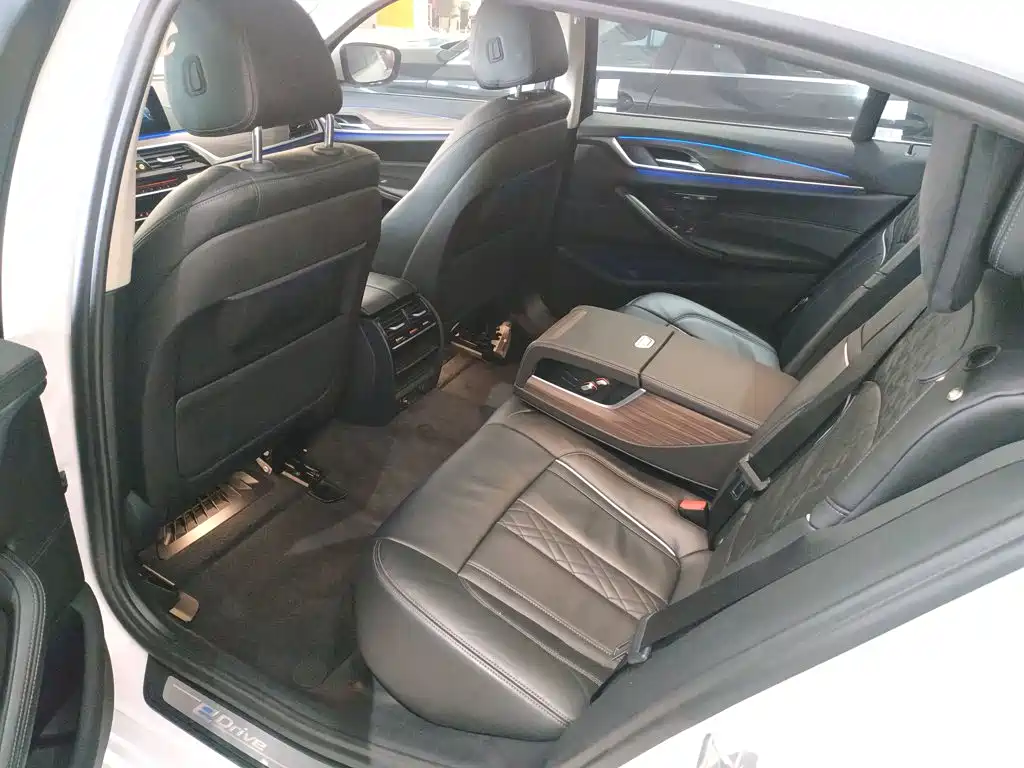 BMW 5 Series New Energy — фото 17