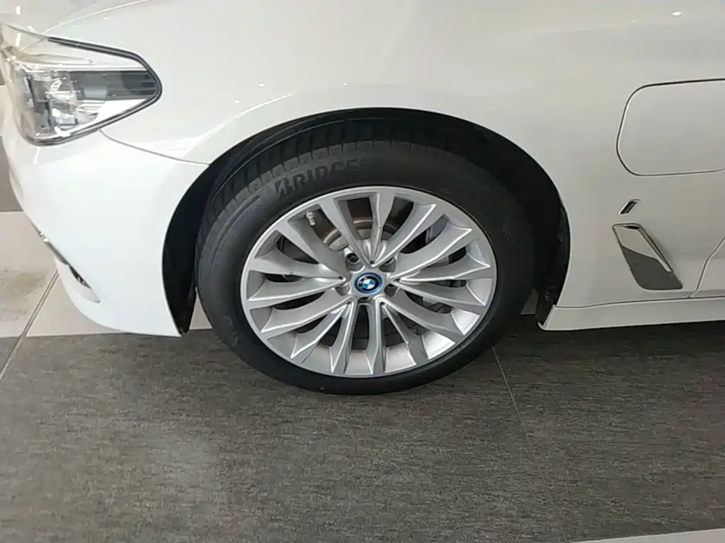 BMW 5 Series New Energy — фото 23