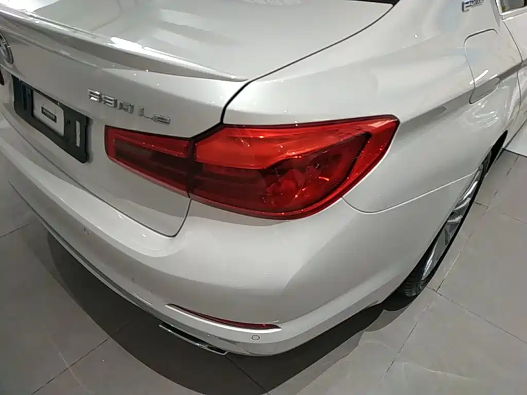 BMW 5 Series New Energy — фото 8