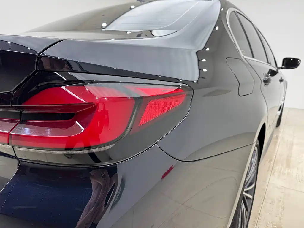 BMW 5 Series — фото 11