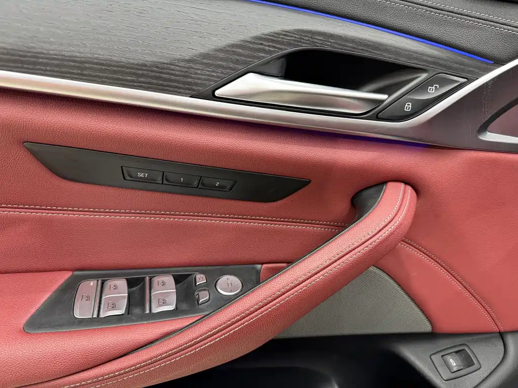 BMW 5 Series — фото 14