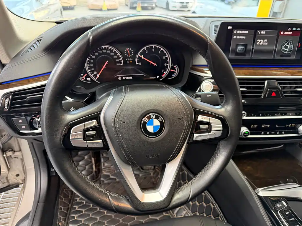 BMW 5 Series — фото 11
