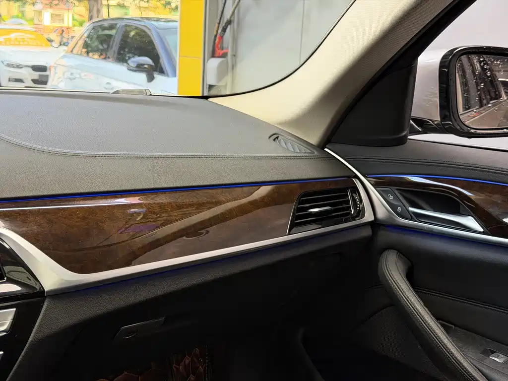 BMW 5 Series — фото 14